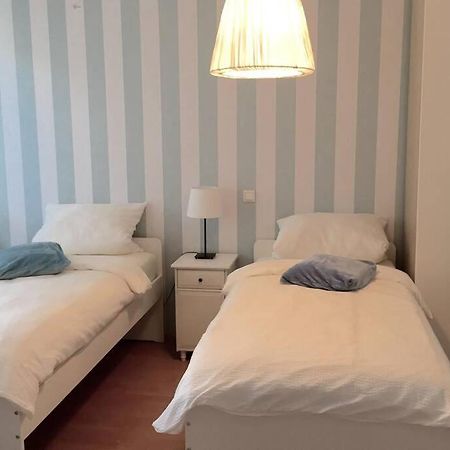 Apartment 120 Qm -3 Schlafzimmer-2 Baeder- Fuer 7 Gaeste Düsseldorf Esterno foto