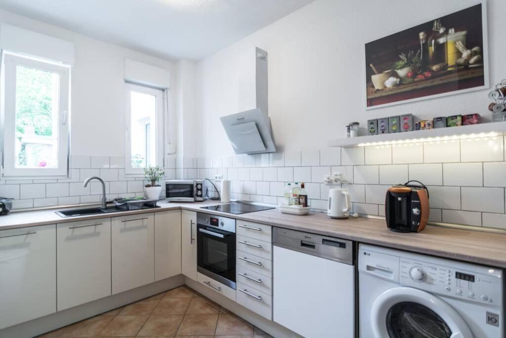 Apartment 120 Qm -3 Schlafzimmer-2 Baeder- Fuer 7 Gaeste Düsseldorf Esterno foto
