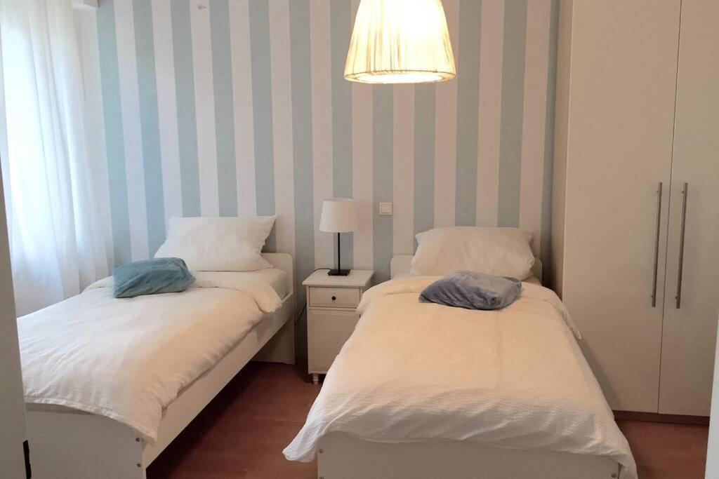 Apartment 120 Qm -3 Schlafzimmer-2 Baeder- Fuer 7 Gaeste Düsseldorf Esterno foto