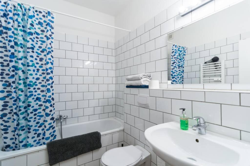 Apartment 120 Qm -3 Schlafzimmer-2 Baeder- Fuer 7 Gaeste Düsseldorf Esterno foto