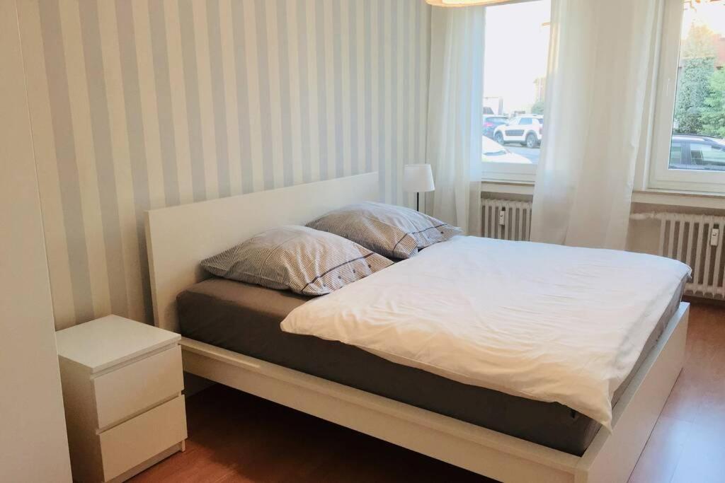 Apartment 120 Qm -3 Schlafzimmer-2 Baeder- Fuer 7 Gaeste Düsseldorf Esterno foto